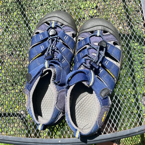 Keen Newport H2 sandals hiking water size 4 boys - Picture 7 of 7